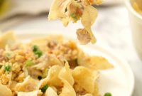 Creamy Tuna Noodle Casserole Recipe with Cheesy Topping