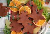 Cinnamon Applesauce Christmas Ornaments: DIY Natural Holiday Decor