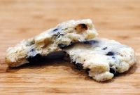 Low-Sugar Stevia Chocolate Chip Shortbread Cookies