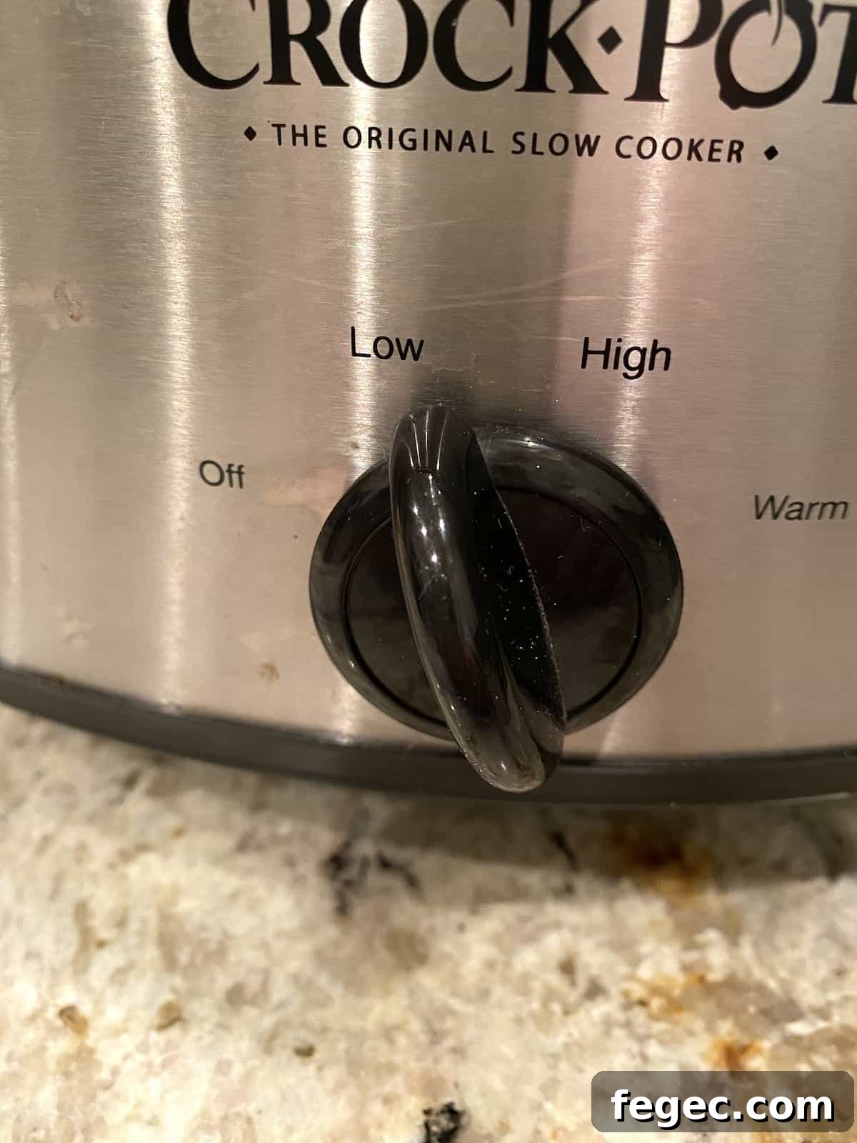 Crockpot knob showing the low setting.