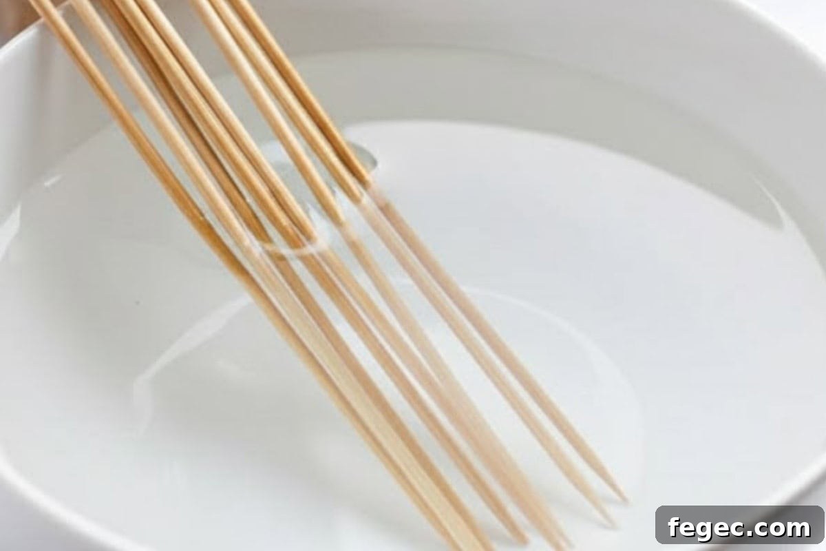 Place the wooden skewers in cold water for 30 minutes.