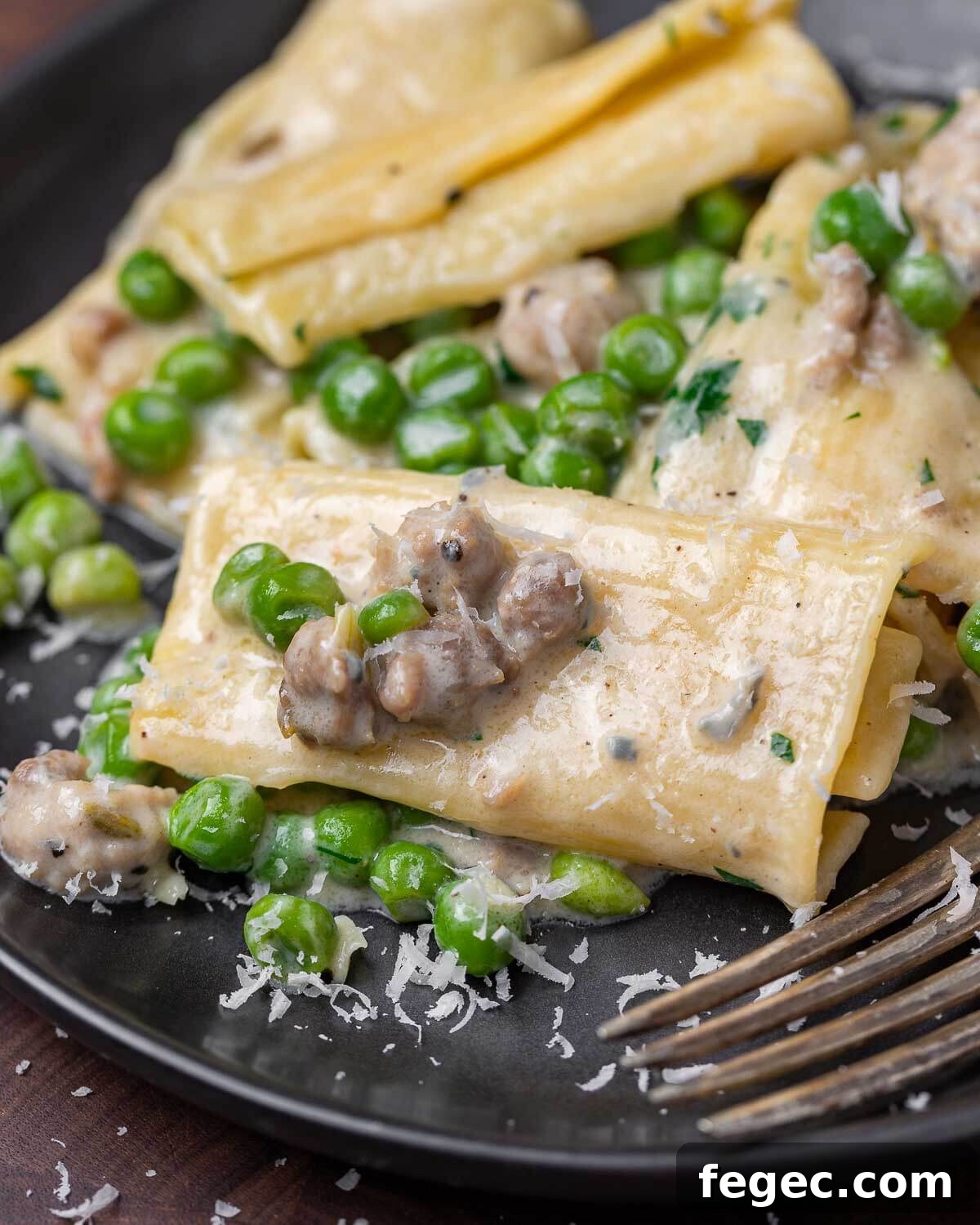 Gorgonzola cream sauce pasta in black plate.