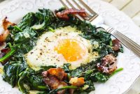 Low-Carb Eggs Florentine Recipe: Creamy Spinach & Poached Eggs