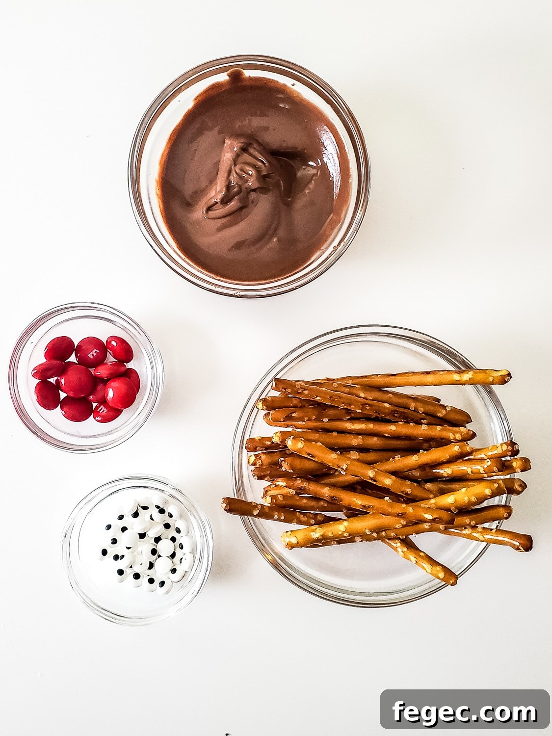 Christmas Reindeer Pretzel Recipe with Photos 2 ingredients for reindeer pretzel noses