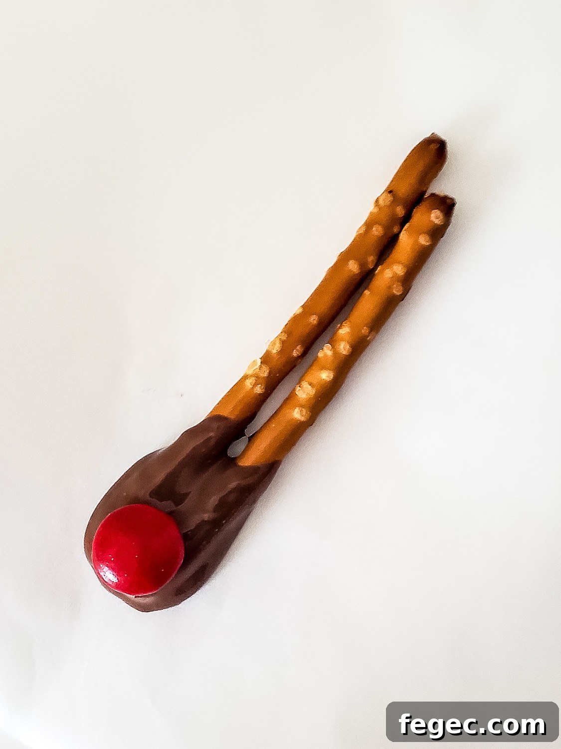 Christmas Reindeer Pretzel Recipe with Photos 5 two pretzel rods with red m & M