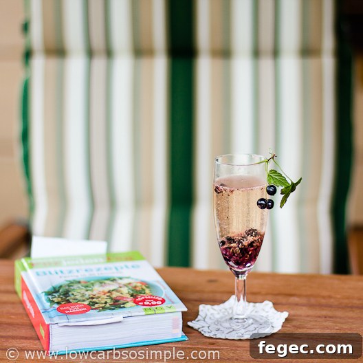 Relaxing in the Summer Cottage | Low-Carb, So Simple