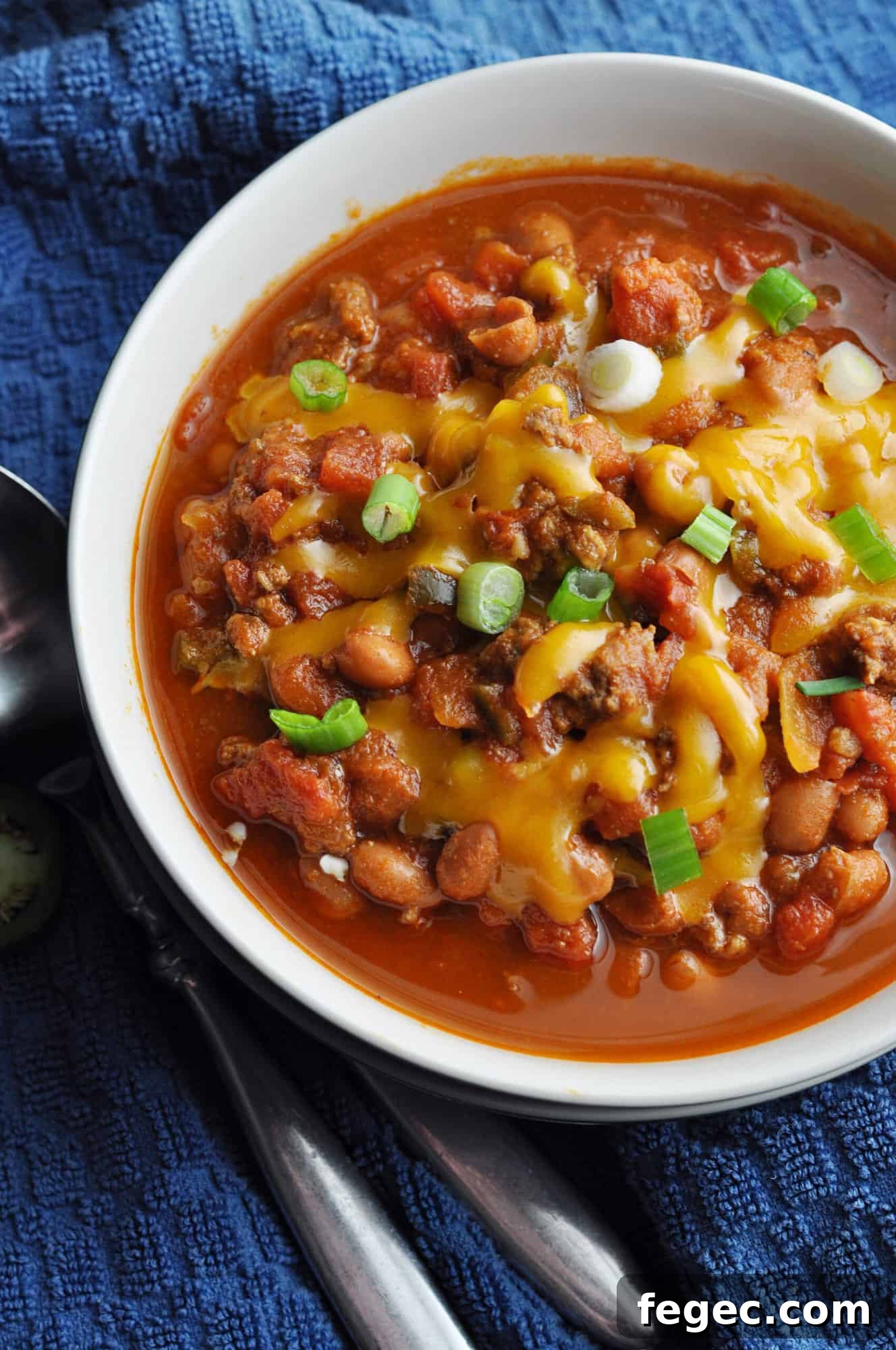 Chili with beans and toppings
